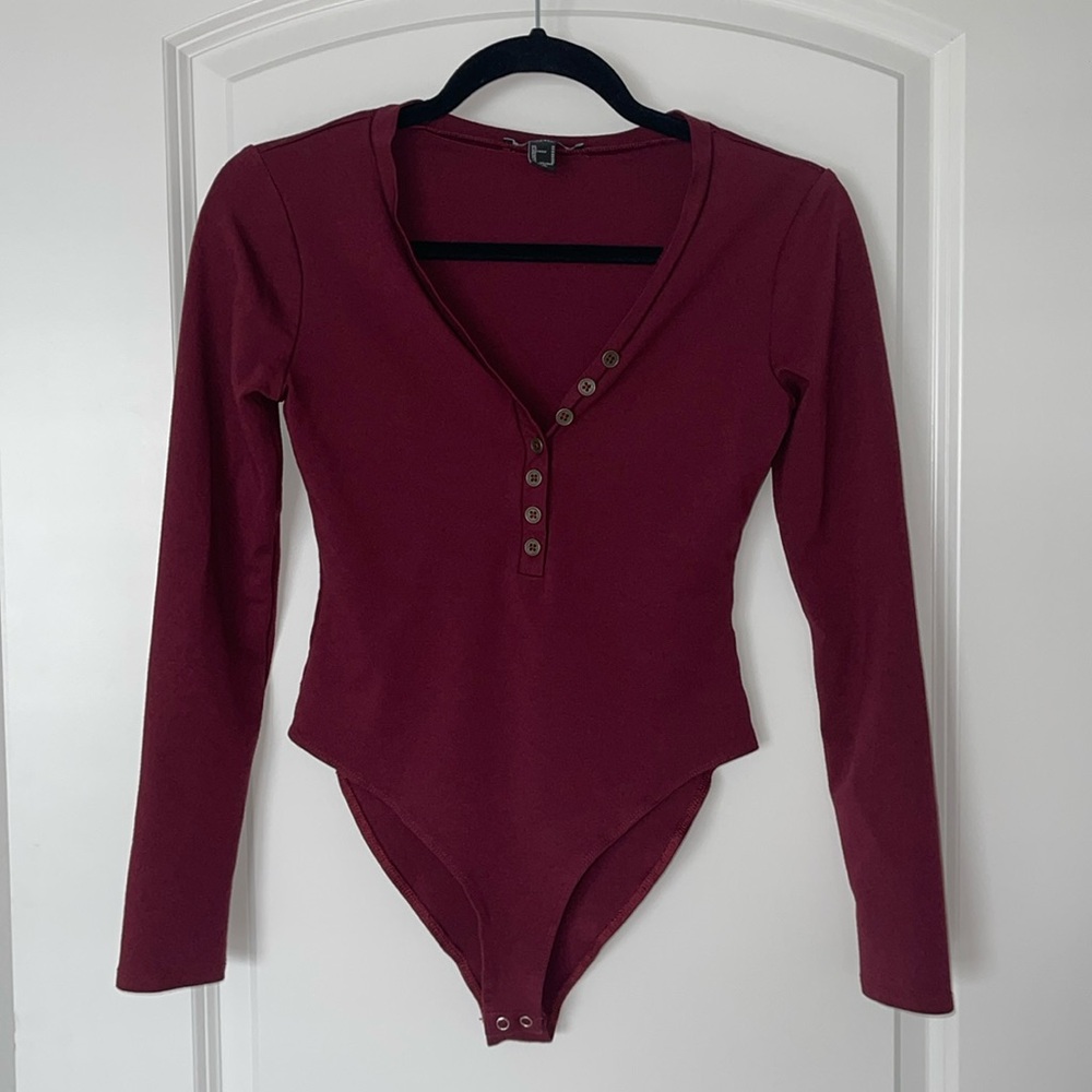 Forever 21 NWOT Burgundy Long Sleeve Button Front Henley Bodysuit Size Medium